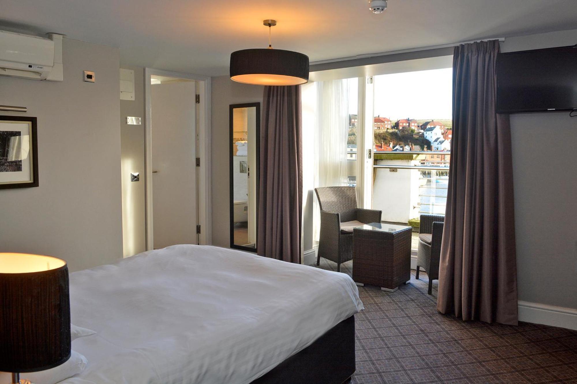 The Angel Hotel Wetherspoon Уитби Экстерьер фото