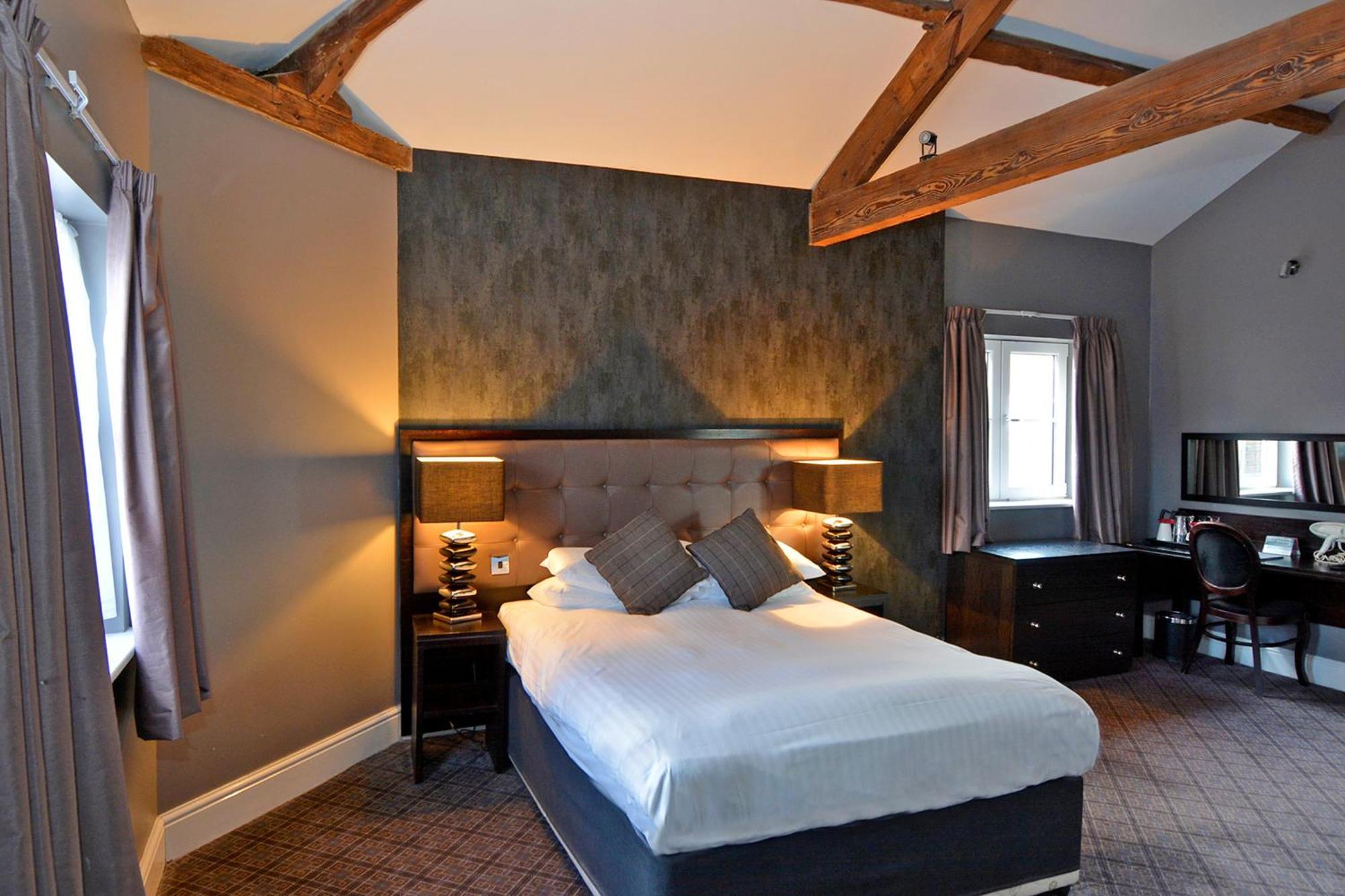 The Angel Hotel Wetherspoon Уитби Экстерьер фото