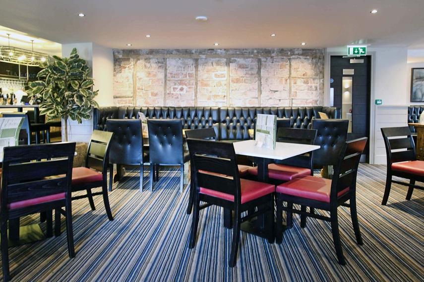 The Angel Hotel Wetherspoon Уитби Экстерьер фото