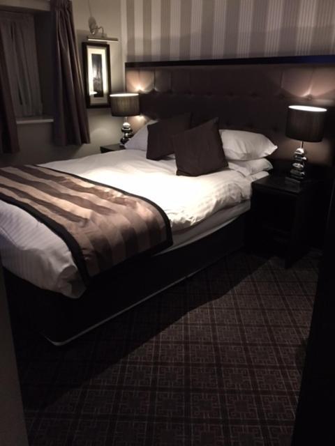 The Angel Hotel Wetherspoon Уитби Экстерьер фото